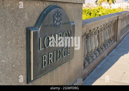La City of London Plaque sul London Bridge nella città di Lake Havasu, Arizona. Foto Stock