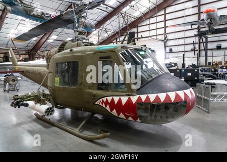 Un elicottero militare US Army Bell UH-1C Iroquois (Huey) nel Pima Air & Space Museum, Tucson, Arizona. Foto Stock