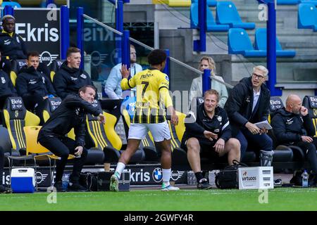 ARNHEM, PAESI BASSI - 3 OTTOBRE: Lois Openda di Vitesse festeggia il suo obiettivo durante la partita olandese Eredivisie tra Vitesse e Feyenoord a Gelredome il 3 ottobre 2021 ad Arnhem, Paesi Bassi (Foto di Marcel ter Bals/Orange Pictures) Foto Stock