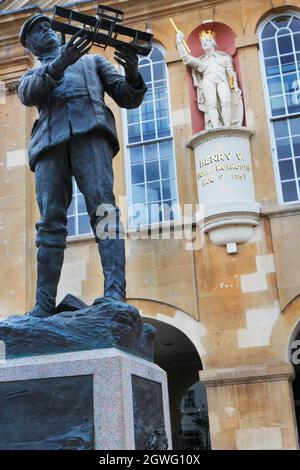 Charles Rolls e Henry V Agincourt Square, Monmouth, Galles del Sud Foto Stock