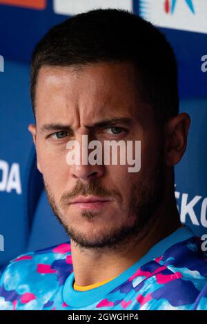 SPAGNA, CALCIO, LA LIGA SANTANDER, RCDE VS REAL MADRID CF. Real Madrid CF player (07) Eden Hazard in panchina durante la Liga Santander partita tra RCD Espanyol e Real Madrid CF nello stadio RCDE, Cornellà, Spagna, il 3 ottobre 2021. © Joan Gosa 2021. Credit: Joan Gosa Badia/Alamy Live News Credit: Joan Gosa Badia/Alamy Live News Foto Stock