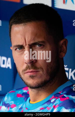 SPAGNA, CALCIO, LA LIGA SANTANDER, RCDE VS REAL MADRID CF. Real Madrid CF player (07) Eden Hazard in panchina durante la Liga Santander partita tra RCD Espanyol e Real Madrid CF nello stadio RCDE, Cornellà, Spagna, il 3 ottobre 2021. © Joan Gosa 2021. Credit: Joan Gosa Badia/Alamy Live News Credit: Joan Gosa Badia/Alamy Live News Foto Stock