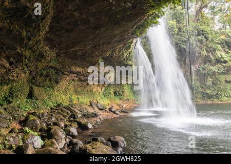 La cascata nel parco naturale, Tham Champy, Paksong, Laos Foto Stock