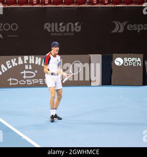 Jannik Sinner d'Italia festeggia come vincitore contro Gael Monfils della Francia dopo la finale maschile del Sofia Open 2021 ATP 250 indoor tennis Tournament. Sinner ha vinto 6:3 6:4 Foto Stock