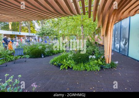 La medaglia d'argento vincitrice del Florence Nightingale Show Garden al RHS Chelsea Flower Show, Royal Hospital Chelsea, Londra SW3 nel settembre 2021 Foto Stock