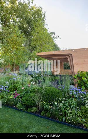 La medaglia d'argento vincitrice del Florence Nightingale Show Garden al RHS Chelsea Flower Show, Royal Hospital Chelsea, Londra SW3 nel settembre 2021 Foto Stock