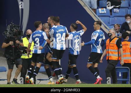 Cornella, Spagna. 03 ottobre 2021. Espanyol giocatori obiettivo di celebrazione durante, LaLiga Santander partita tra Espanyol e R. Madrid allo stadio RCDE di Cornella, Barcellona, Spagna. Credit: SPP Sport Press Photo. /Alamy Live News Foto Stock