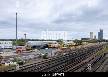 Deposito merci su rotaia con motori diesel GBRf e HSM in sidings presso la stazione ferroviaria di Woking, Surrey, nel sud-est dell'Inghilterra Foto Stock