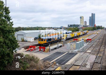 Deposito merci su rotaia con motori diesel GBRf e HSM in sidings presso la stazione ferroviaria di Woking, Surrey, nel sud-est dell'Inghilterra Foto Stock