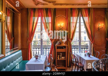 La storica brasserie le Grillon al Cours Mirabeau, Aix-en-Provence, Francia Foto Stock