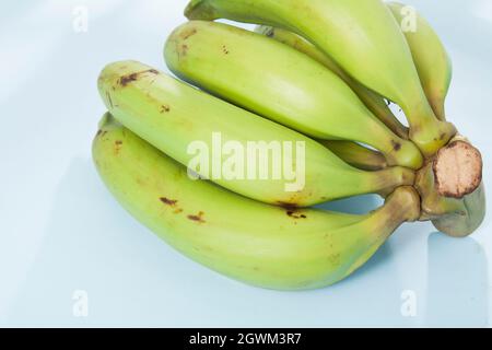 Banana verde biologico maschio - Musa Balbisiana frutta Foto Stock