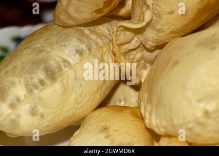 Primo piano immagine di Papadam croccante tostato in stile indiano. Messa a fuoco selettiva Foto Stock