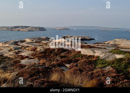 Tramonto nell'arcipelago di Fjällbacka sulla costa occidentale della Svezia Foto Stock