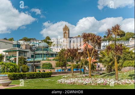 Harbour Parade di Torquay in estate, Torbay, Inghilterra, Regno Unito Foto Stock