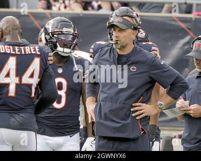 Chicago, Stati Uniti. 03 ottobre 2021. Il capo allenatore Matt Nagy dei Chicago Bears a margine dei Detroit Lions al Soldier Field di Chicago domenica 3 ottobre 2021. Gli orsi vincono il 24-14. Foto di Mark Black/UPI Credit: UPI/Alamy Live News Foto Stock