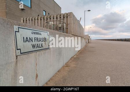 New Brighton, Wirral, Regno Unito: Ian Fraser Walk, lungomare sulla costa settentrionale del Wirral. Foto Stock