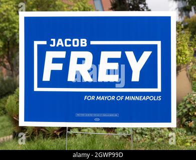 Cartello politico per la rielezione del democratico in carica Jacob Frey per il sindaco di Minneapolis, Minnesota Foto Stock