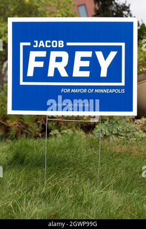 Cartello politico per la rielezione del democratico in carica Jacob Frey per il sindaco di Minneapolis, Minnesota Foto Stock