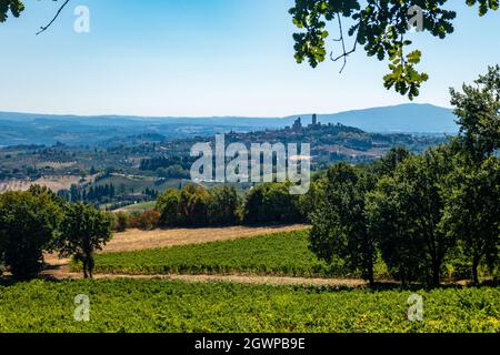 Piccola cittadina medievale di San Gimignano, skyline della Toscana Foto Stock