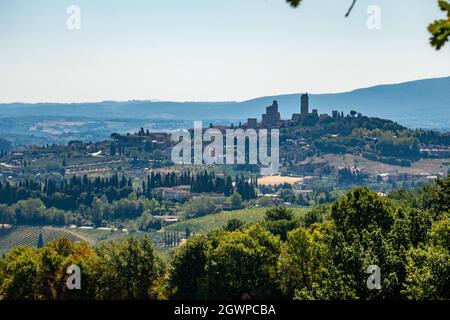 Piccola cittadina medievale di San Gimignano, skyline della Toscana Foto Stock