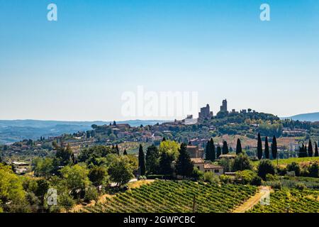 Piccola cittadina medievale di San Gimignano, skyline della Toscana Foto Stock