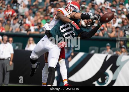 Philadelphia, Pennsylvania, Stati Uniti. 3 ottobre 2021. Durante una partita di football della NFL tra i Philadelphia Eagles e i Kansas City Chiefs al Lincoln Financial Field di Philadelphia, Pennsylvania. (Credit Image: © Jim Z. Rider/ZUMA Press Wire) Foto Stock