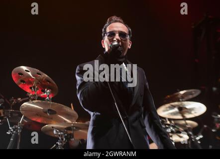 Dave Vanian, il cantante Damned, vive in concerto alla Birmingham Genting Arena, 16 giugno 2018. Fotografia di musica dal vivo. Foto Stock