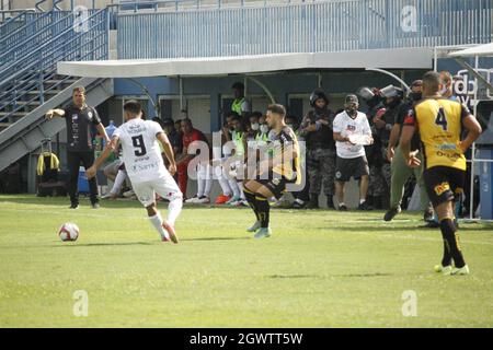 Manaus, Amazonas, Brasile. 3 ottobre 2021. (SPO) Campionato brasiliano di Calcio 3a Divisione: Manaus e Novorizontino-SP. 3 ottobre 2021, Manaus, Amazonas, Brasile: Al debutto della finale quadrangolare del Campionato brasiliano di Calcio 3a Divisione, Manaus ha superato Novorizontino-SP da 5 a 0, domenica 3, allo stadio Ismael Benigno, a Manaus. Gabriel Davis, Raffaello Lucas, Douglas Lima (due volte) e Guilherme Amorim hanno segnato i gol per Gaviao do Norte. (Credit Image: © Josemar Antunes/TheNEWS2 via ZUMA Press Wire) Foto Stock