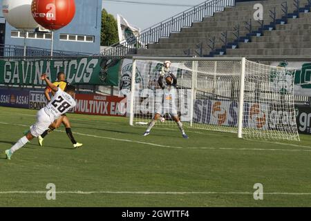 Manaus, Amazonas, Brasile. 3 ottobre 2021. (SPO) Campionato brasiliano di Calcio 3a Divisione: Manaus e Novorizontino-SP. 3 ottobre 2021, Manaus, Amazonas, Brasile: Al debutto della finale quadrangolare del Campionato brasiliano di Calcio 3a Divisione, Manaus ha superato Novorizontino-SP da 5 a 0, domenica 3, allo stadio Ismael Benigno, a Manaus. Gabriel Davis, Raffaello Lucas, Douglas Lima (due volte) e Guilherme Amorim hanno segnato i gol per Gaviao do Norte. (Credit Image: © Josemar Antunes/TheNEWS2 via ZUMA Press Wire) Foto Stock