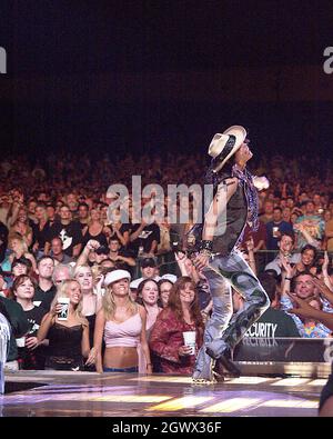 SETTEMBRE 14: Steven Tyler of Aerosmith suona al Lakewood Amphitheater di Atlanta, Georgia il 14 settembre 2003. CREDIT: Chris McKay / MediaPunch Foto Stock