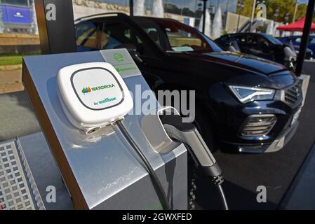 Immagine di un caricatore per auto elettrico modello wallbox presso l'Automobile Barcelona. L'Automobile Barcellona si svolge dopo due anni di pandemia del Covid-19 presso la sede Fira de Barcelona MontjuÔc dal 2 al 10 ottobre e i visitatori possono scoprire 18 novità da 21 marchi di auto partecipanti, E guidare diversi modelli oltre a svolgere attività di programmazione auto elettriche di diversi marchi sono la novità di quest'anno così come moto elettriche per la mobilità e il rispetto per l'ambiente (Foto di Ramon Costa/SOPA Images/Sipa USA) Foto Stock