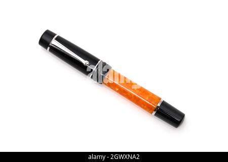 splendidi dettagli di una penna stilografica isolata su sfondo bianco Foto Stock