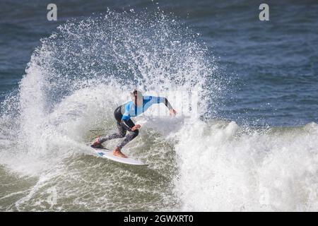 Ericeira, Portogallo. 03 ottobre 2021. Joan Duru dalla Francia compete durante il round del 96 del MEO Visual Pro Ericeira, WSL di Ericeira. Credit: SOPA Images Limited/Alamy Live News Foto Stock