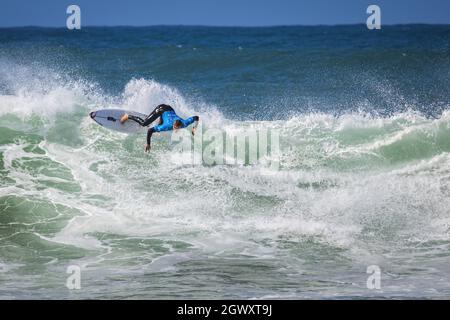 Ericeira, Portogallo. 03 ottobre 2021. L'australiano Jacob Willcox compete durante il round del 96 del MEO Visual Pro Ericeira, WSL di Ericeira. Credit: SOPA Images Limited/Alamy Live News Foto Stock