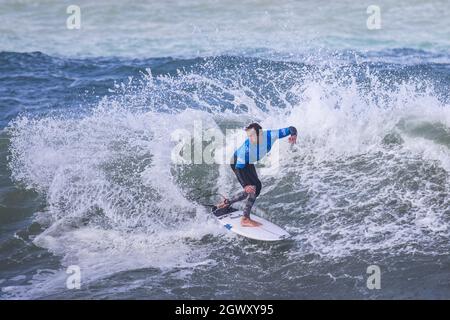 Ericeira, Portogallo. 03 ottobre 2021. Joan Duru dalla Francia compete durante il round del 96 del MEO Visual Pro Ericeira, WSL di Ericeira. (Foto di Henrique Casinhas/SOPA Images/Sipa USA) Credit: Sipa USA/Alamy Live News Foto Stock