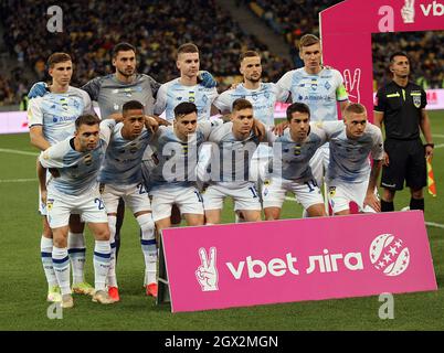 KIEV, UCRAINA - 03 OTTOBRE 2021 - i giocatori di FC Dynamo Kyiv posano per una foto prima della partita della Premier League Ucraina del 10° turno contro FC Foto Stock