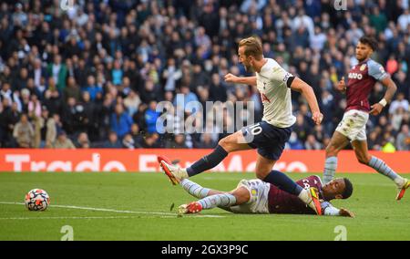 Londra, Regno Unito. 03 ottobre -Tottenham Hotspur v Aston Villa - Premier League - Tottenham Hotspur Stadium Harry Kane spara durante la partita della Premier League. Al Tottenham Hotspur Stadium Picture Credit : © Mark Pain / Alamy Live News Foto Stock