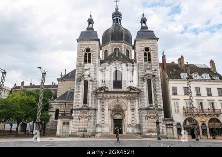 La Chiesa, Saint-Pierre de Chalon-sur-Saône nella Piazza del Municipio, Chalon-sur-Saone, Francia orientale. Foto Stock