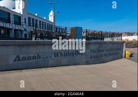 Città spagnola di Whitley Bay al sole Foto Stock