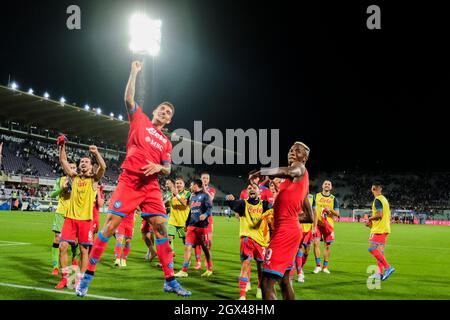Napoli festeggia la vittoria durante la serie Una partita di calcio tra Fiornetina e SSC Napoli allo Stadio Artemio Franchi di Firenze, centro Italia, il 3 ottobre 2021. Foto Stock