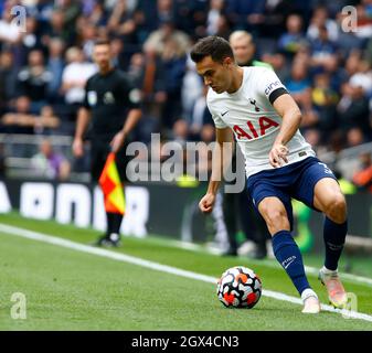 LONDRA, Inghilterra - OTTOBRE 03: Sergio Reguilon di Tottenham Hotspur durante la Premier League tra Tottenham Hotspur e Aston Villa a Tottenham Hotspur Foto Stock