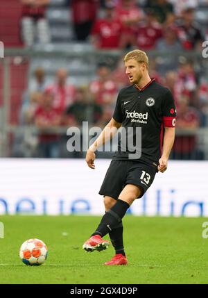 Monaco di Baviera, Germania. 03 ottobre 2021. Martin HINTEREGGER, fra 13 nella partita FC BAYERN MUENCHEN - EINTRACHT FRANKFURT 1-2 1.German Football League il 03 ottobre 2021 a Monaco di Baviera, Germania. Stagione 2021/2022, giorno 7, 1.Bundesliga, FCB, München, 7.Spieltag. © Peter Schatz / Alamy Live News - LE NORMATIVE DFL VIETANO L'USO DELLE FOTOGRAFIE come SEQUENZE DI IMMAGINI e/o QUASI-VIDEO - Credit: Peter Schatz/Alamy Live News Foto Stock