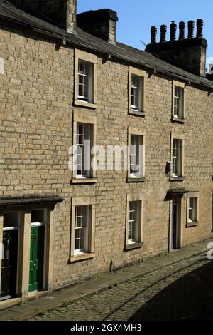 Case a schiera in pietra a 3 piani nella St Mary's Parade, Lancaster, Lancashire, Inghilterra, Regno Unito Foto Stock