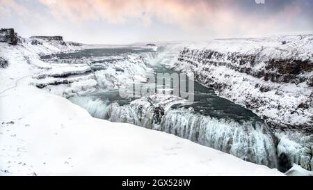 Cascata Gullfoss nel sud-ovest dell'Islanda, durante l'inverno. Foto Stock