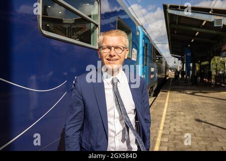 Il vice primo ministro e ministro della mobilità Georges Gilkinet pone al fotografo durante l'arrivo del treno "Connecting Europe Express" al Trai Foto Stock