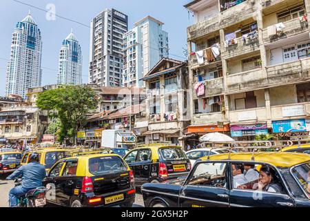 Mumbai India, Tardeo, Jehangir Boman Behram Road Imperial Twin Towers, grattacieli edifici torri, traffico taxi taxi vecchio condominio slum Foto Stock