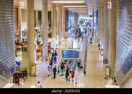 Mumbai India, Chhatrapati Shivaji International Airport, terminal gate interno in movimento marciapiede travellator Ractravellator Foto Stock