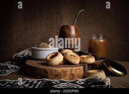 Spuntini dolci tipici dell'Argentina accompagnati con il compagno Foto Stock