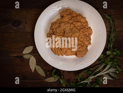 Seitan di carne vegana fatto con glutine vitale di frumento, erbe e spezie Foto Stock