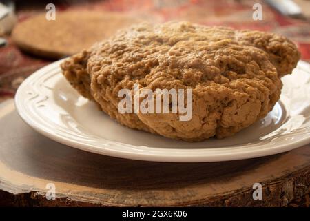 Seitan di carne vegana fatto con glutine vitale di frumento, erbe e spezie Foto Stock